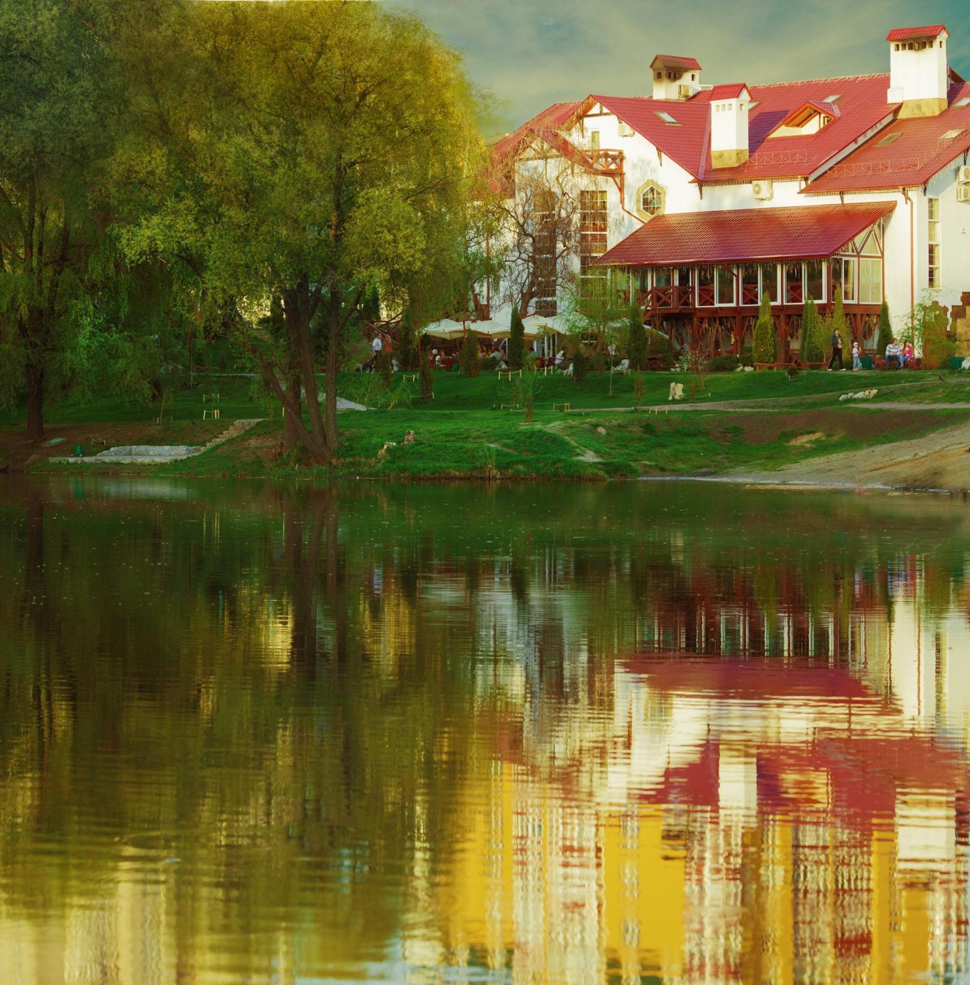 Zdybanka Hotel Sumy Exterior photo
