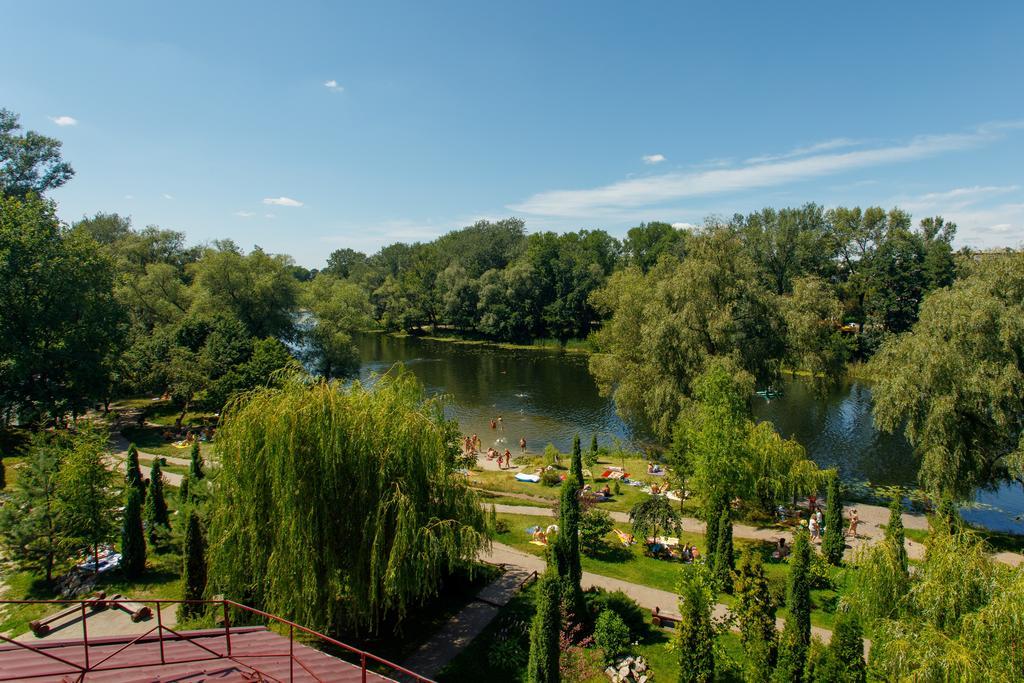 Zdybanka Hotel Sumy Exterior photo